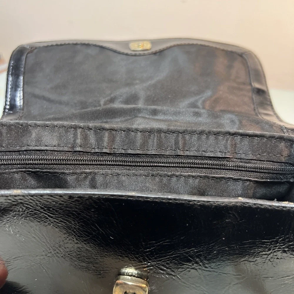 Liz Claiborne Black Patent Leather Flap Shoulder Bag Classic Evening Purse‎